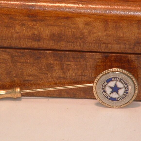 Pre-Owned American Legion Auxiliary Star Gold Tone Pin - Picture 1 of 3